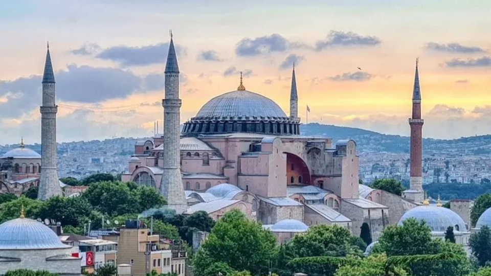 تحلیل اقتصادی ترافیک هوایی: بررسی استراتژیهای هوشمند برای تهیه بلیط هواپیما و مقایسه نرخها در مسیر ایران-استانبول تحلیل اقتصادی ترافیک هوایی: بررسی استراتژیهای هوشمند برای تهیه بلیط هواپیما و مقایسه نرخها در مسیر ایران-استانبول