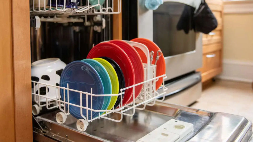 کدام ظروف را نباید در ماشین ظرفشویی شست؟