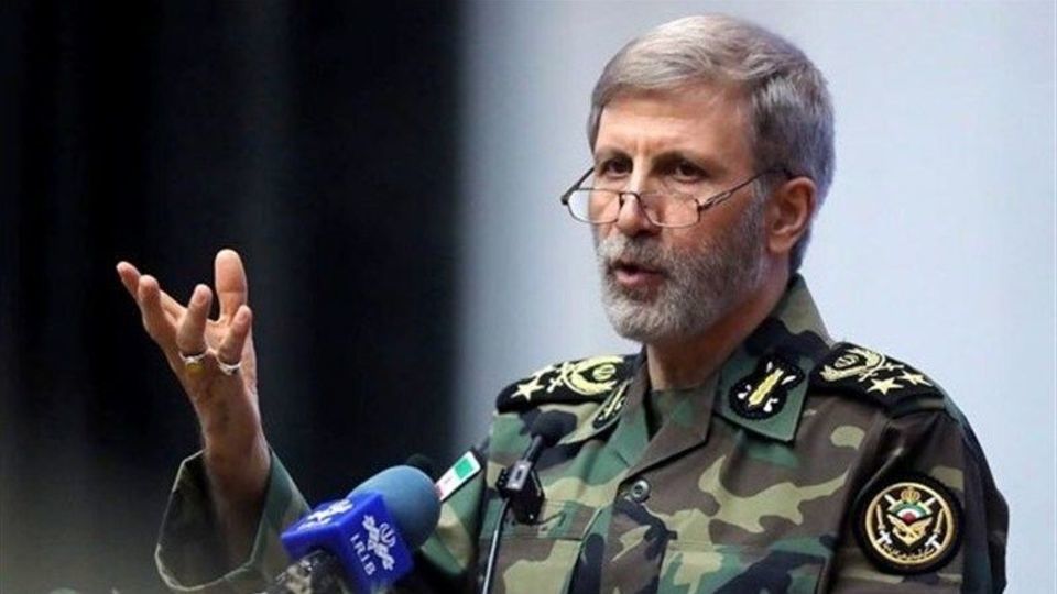 سرلشکر حاتمی: ارتش در اغتشاشات شبانه روز دشمنان را رصد میکرد سرلشکر حاتمی: ارتش در اغتشاشات شبانه روز دشمنان را رصد میکرد