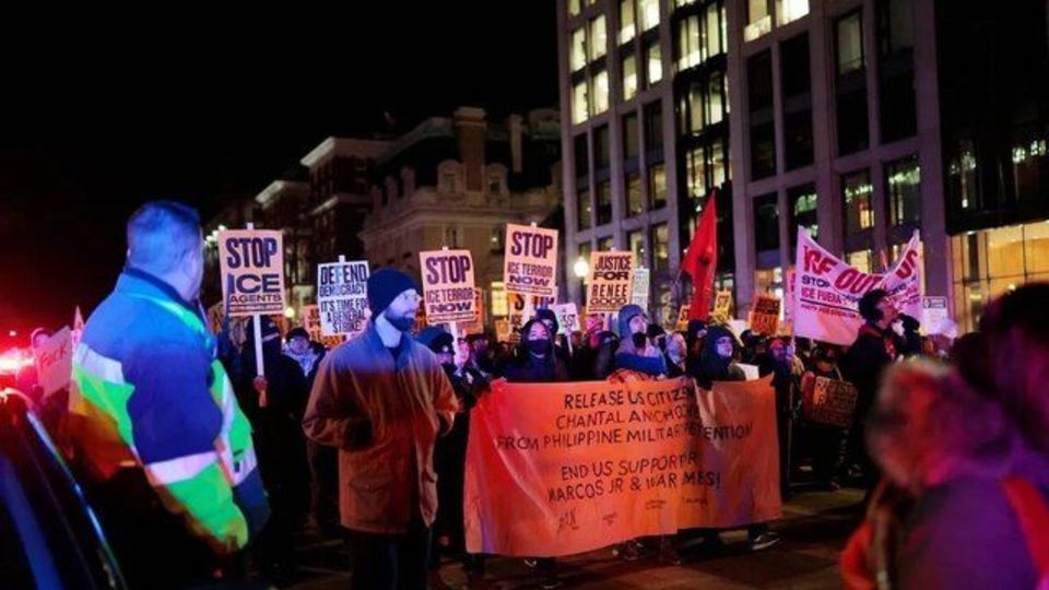 تظاهرات هزاران نفری مردم آمریکا علیه ترامپ تظاهرات هزاران نفری مردم آمریکا علیه ترامپ