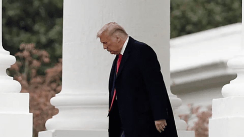 ترامپ سرانجام عقبنشینی کرد ترامپ سرانجام عقبنشینی کرد