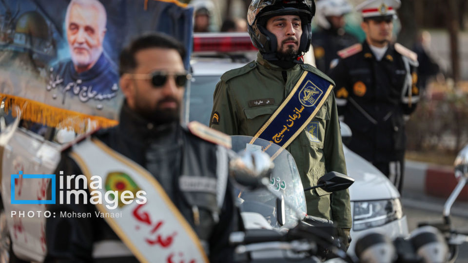 رژه موتور سواران در سالروز ورود امام خمینی به تهران