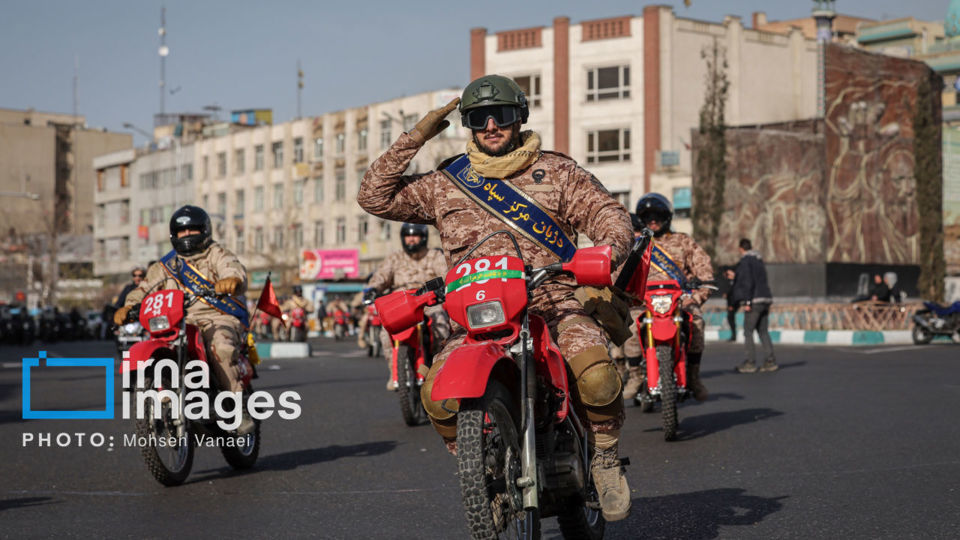 رژه موتور سواران در سالروز ورود امام خمینی به تهران
