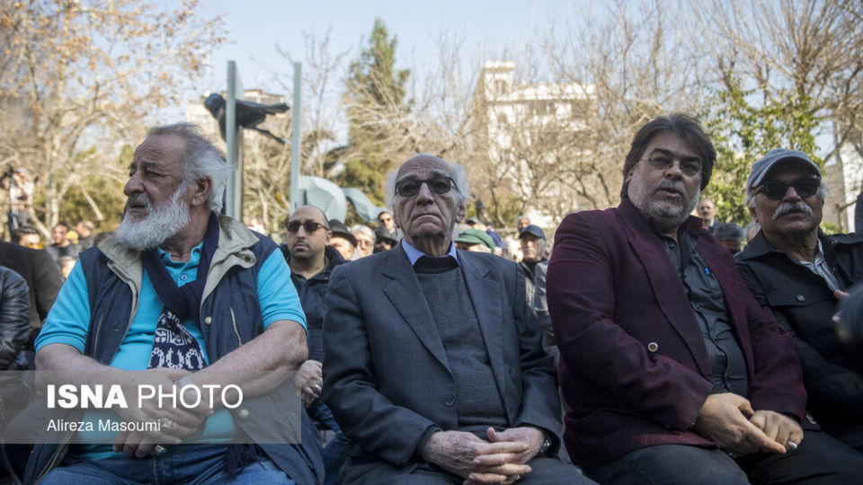 مراسم تشییع پیکر «عنایت بخشی»