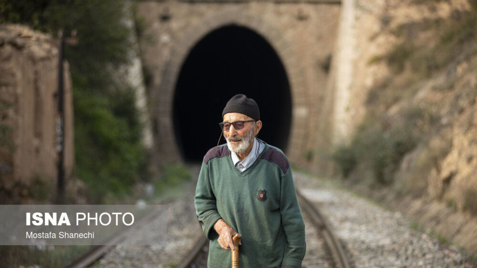 پیرترین کارگر خط راه‌آهن ایران