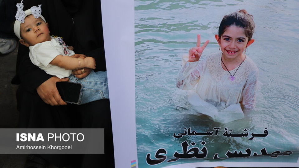 مراسم تشییع پیکر پاک دانش‌آموزان شهید - میناب