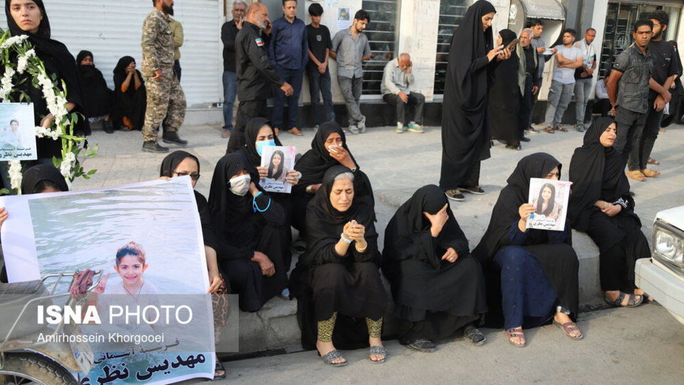 مراسم تشییع پیکر پاک دانش‌آموزان شهید - میناب