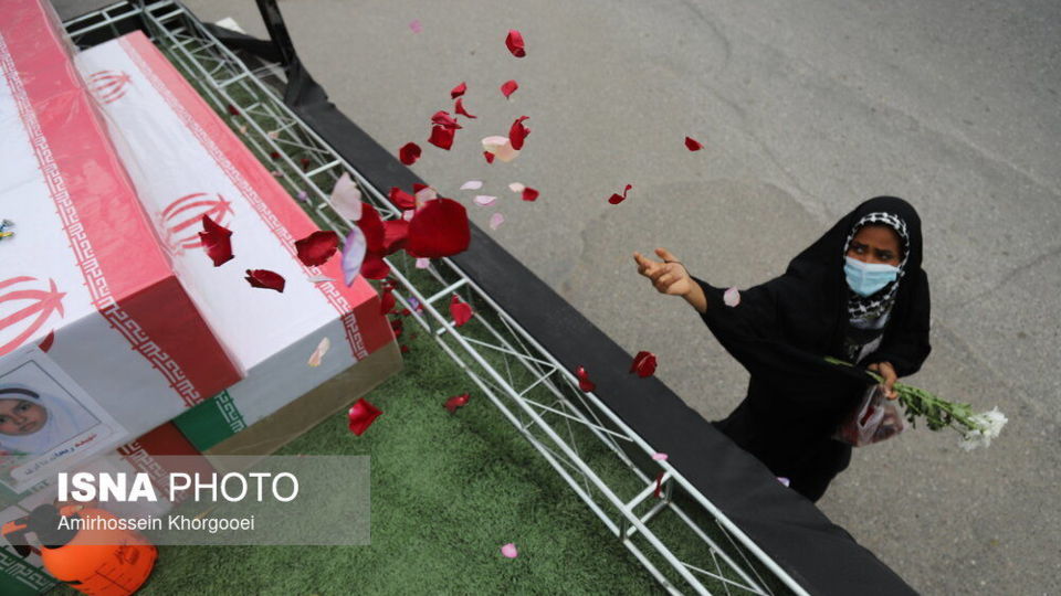 مراسم تشییع پیکر پاک دانش‌آموزان شهید - میناب