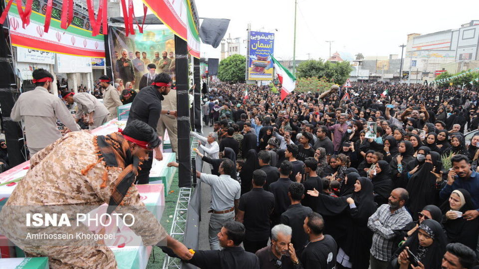 مراسم تشییع پیکر پاک دانش‌آموزان شهید - میناب