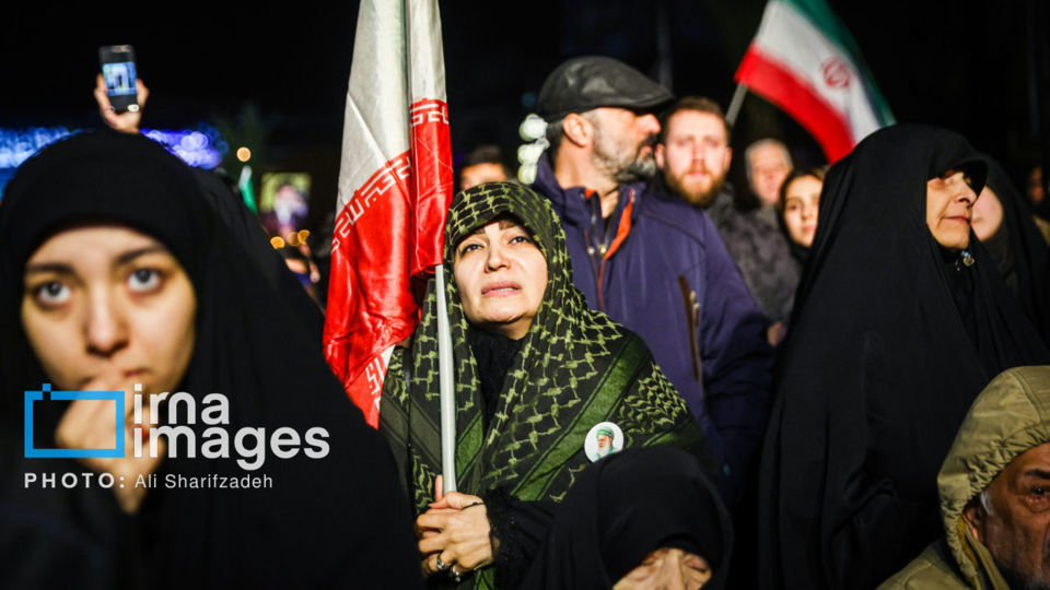 سوگواری مردم تهران در عزای رهبر انقلاب