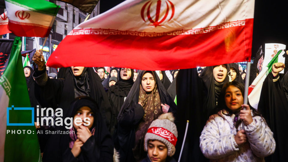سوگواری مردم تهران در عزای رهبر انقلاب