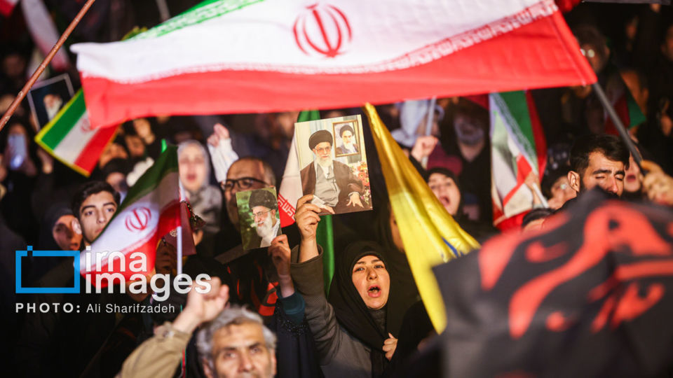 سوگواری مردم تهران در عزای رهبر انقلاب