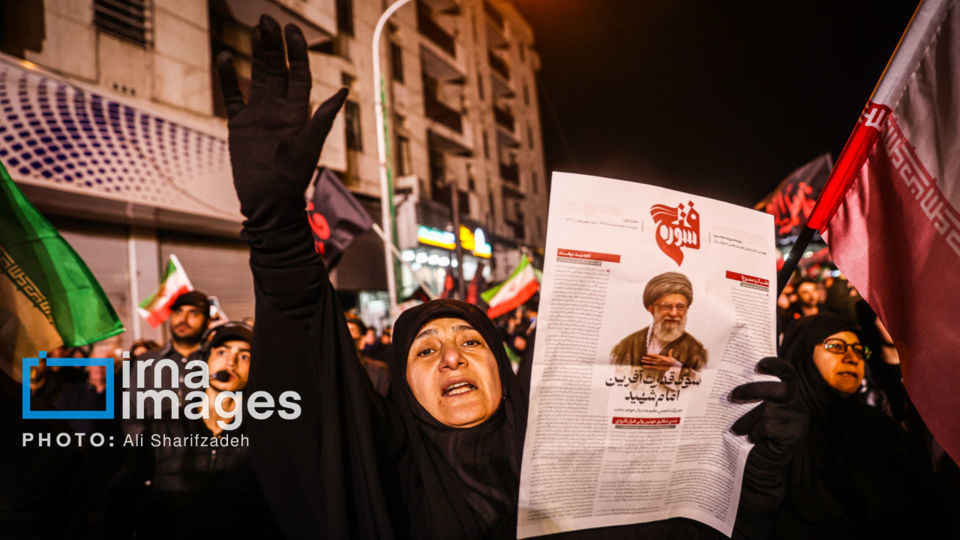 سوگواری مردم تهران در عزای رهبر انقلاب