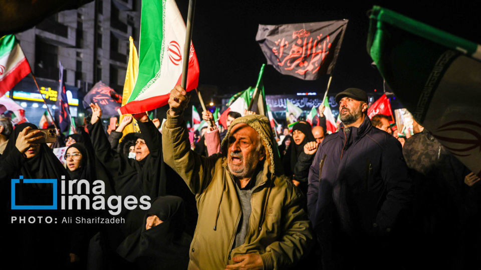 سوگواری مردم تهران در عزای رهبر انقلاب