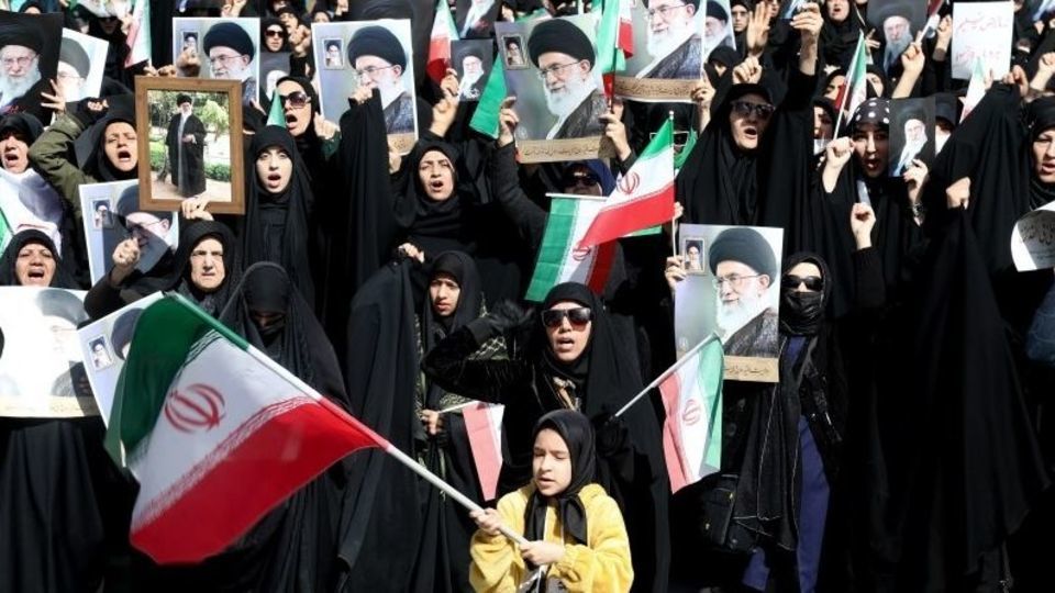 راهپیمایی محکومیت جنایات آمریکا و اسرائیل بعد از نمازهای جمعه راهپیمایی محکومیت جنایات آمریکا و اسرائیل بعد از نمازهای جمعه