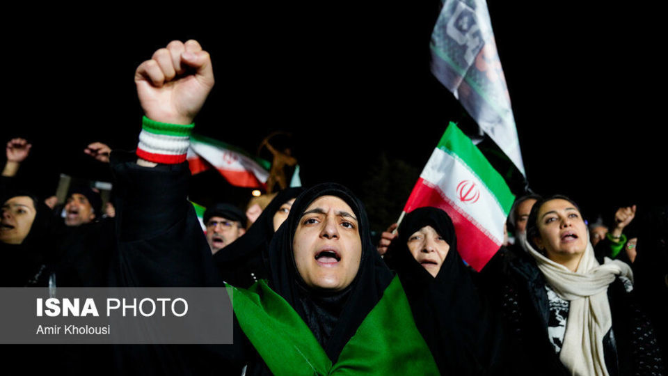 تجمع شبانه مردم در سوگ رهبر شهید - تهران