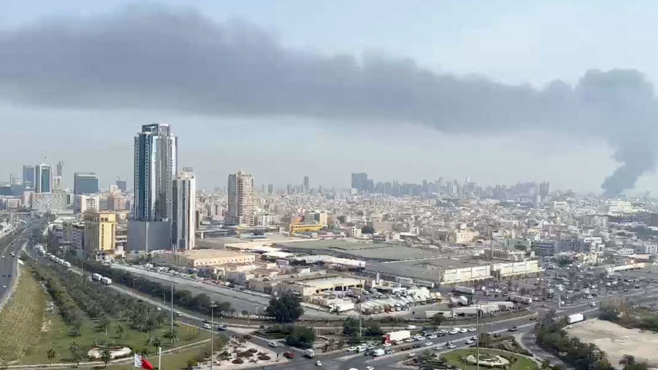 بحرین مدعی آسیبدیدن تاسیسات آبشیرینکن خود در حملات ایران شد بحرین مدعی آسیبدیدن تاسیسات آبشیرینکن خود در حملات ایران شد