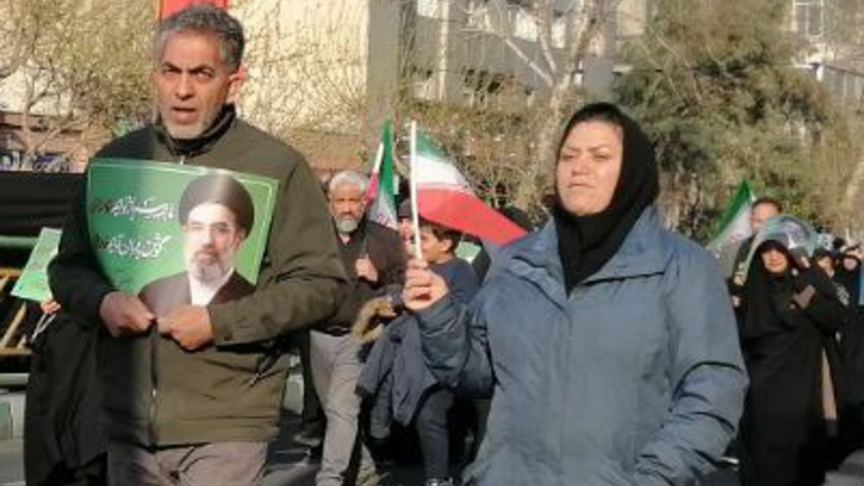 گزارش تصویری از راهپیمایی بیعت با رهبری جدید انقلاب