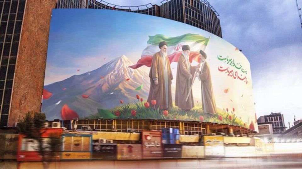 «صالح بعد صالح» روی دیوارنگاره میدان ولیعصر (عج) نقش بست «صالح بعد صالح» روی دیوارنگاره میدان ولیعصر (عج) نقش بست
