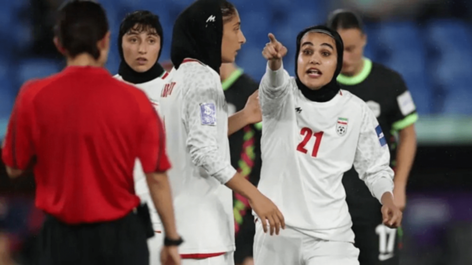تاکتیک پررنگ کردن دختران فوتبالیست برای از یاد بردن جنایت میناب تاکتیک پررنگ کردن دختران فوتبالیست برای از یاد بردن جنایت میناب