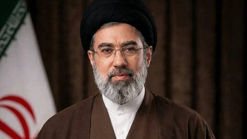 اولین پیام حضرت آیتالله سیدمجتبی حسینی خامنهای رهبر معظّم انقلاب اسلامی اولین پیام حضرت آیتالله سیدمجتبی حسینی خامنهای رهبر معظّم انقلاب اسلامی