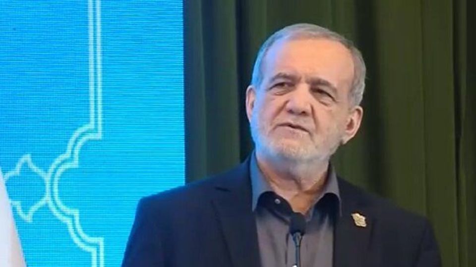 پزشکیان: خون شهیدان عزیز بیپاسخ نخواهد ماند پزشکیان: خون شهیدان عزیز بیپاسخ نخواهد ماند