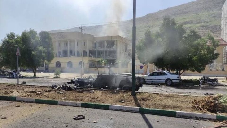 شهادت ۸ نفر در حمله دشمن آمریکایی- صهیونیستی به دادگستری لارستان شهادت ۸ نفر در حمله دشمن آمریکایی- صهیونیستی به دادگستری لارستان