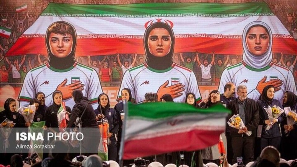 عضو فراکسیون زنان مجلس: بازگشت بانوان فوتبالیست به کشور؛ نماد هویت ملی ایرانی عضو فراکسیون زنان مجلس: بازگشت بانوان فوتبالیست به کشور؛ نماد هویت ملی ایرانی