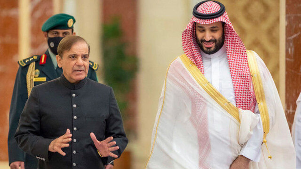 در تماس تلفنی با بن سلمان مطرح شد تمجید شهباز شریف از خویشتنداری عربستان در مواجهه با بحران جاری در تماس تلفنی با بن سلمان مطرح شد تمجید شهباز شریف از خویشتنداری عربستان در مواجهه با بحران جاری