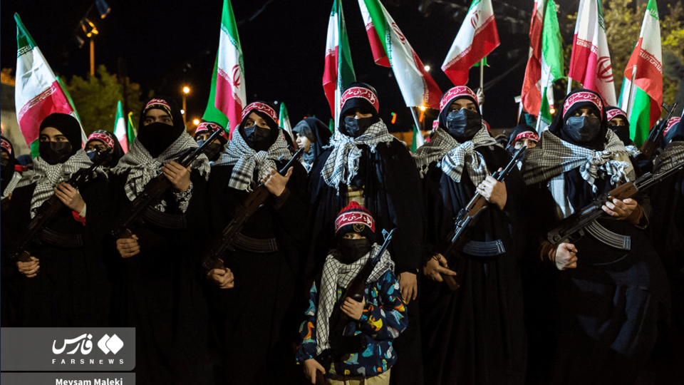 رژه مسلحانه بانوان در قزوین