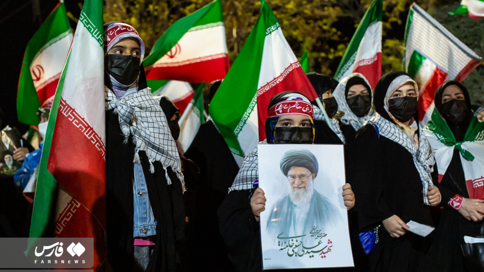 رژه مسلحانه بانوان در قزوین