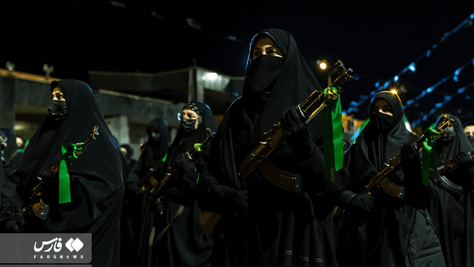 رژه مسلحانه بانوان در قزوین