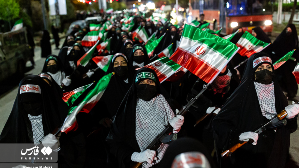 رژه مسلحانه بانوان در قزوین