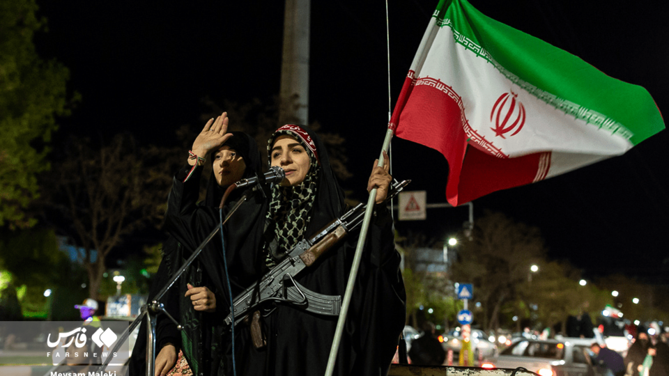 رژه مسلحانه بانوان در قزوین