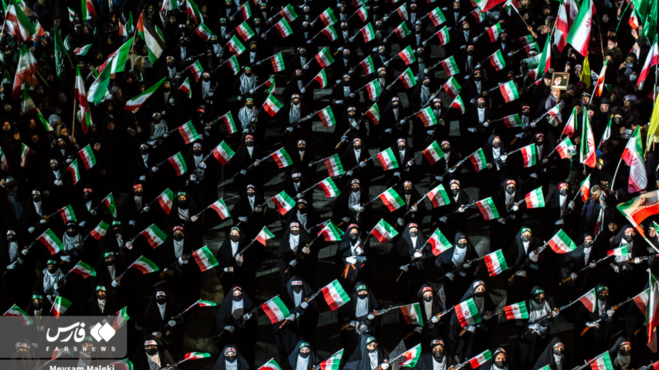 رژه مسلحانه بانوان در قزوین