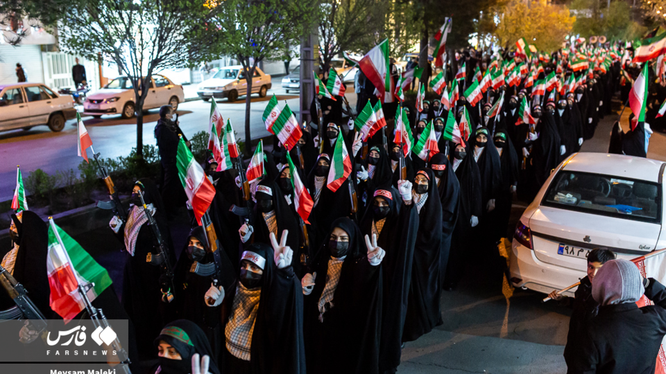 رژه مسلحانه بانوان در قزوین