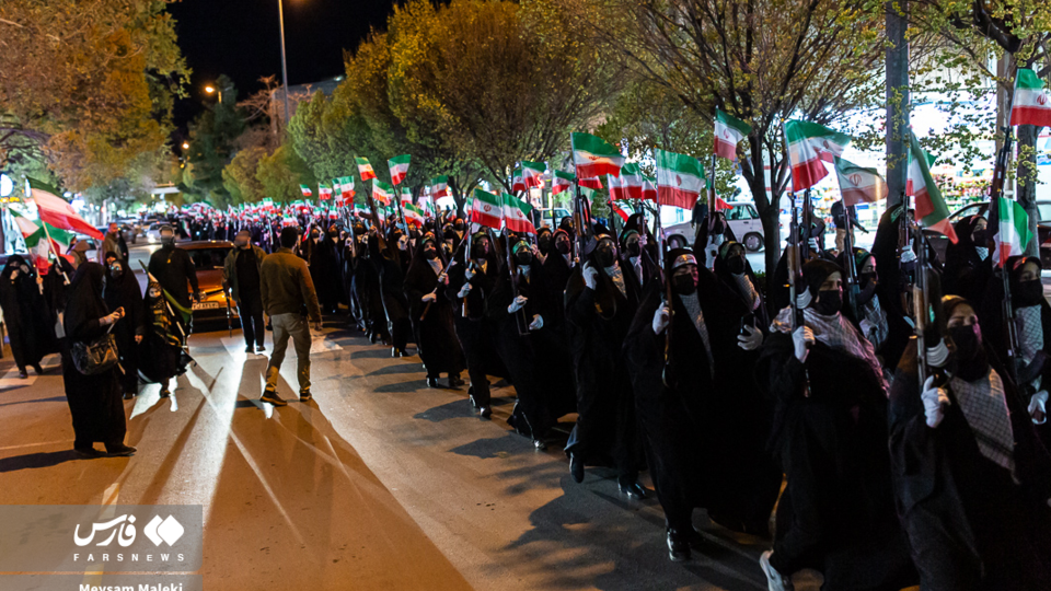 رژه مسلحانه بانوان در قزوین