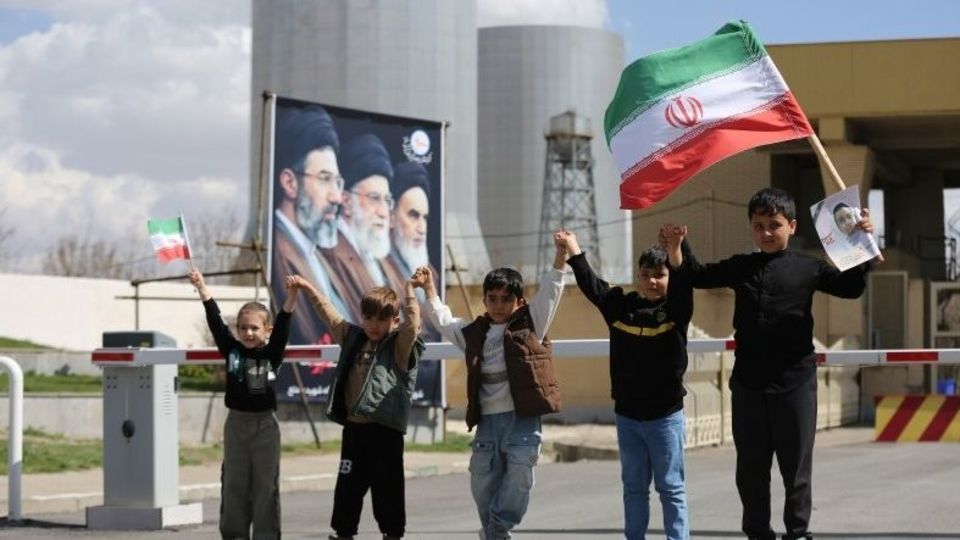 فردایی روشن با مقاومت امروز فردایی روشن با مقاومت امروز