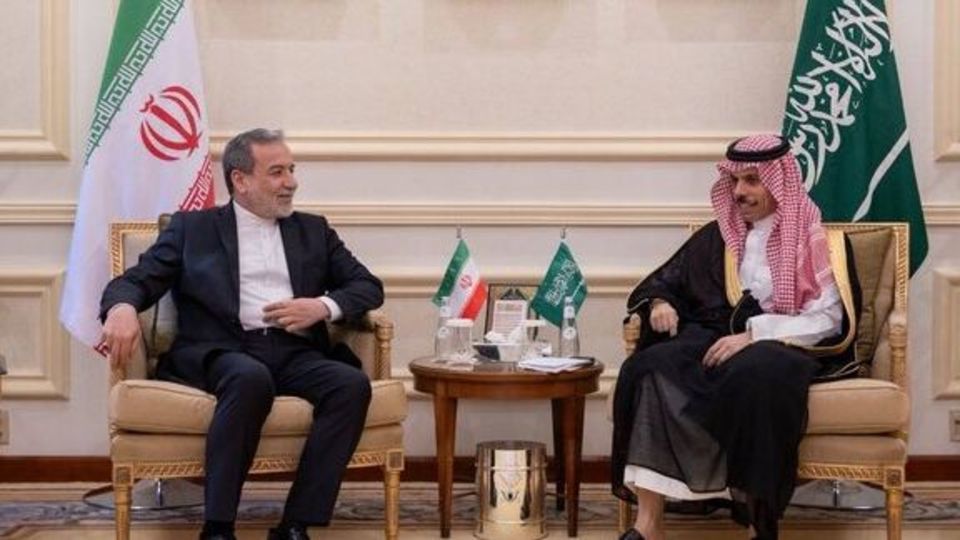 نخستین گفتگوی تلفنی وزیران خارجه ایران و عربستان پس از جنگ نخستین گفتگوی تلفنی وزیران خارجه ایران و عربستان پس از جنگ