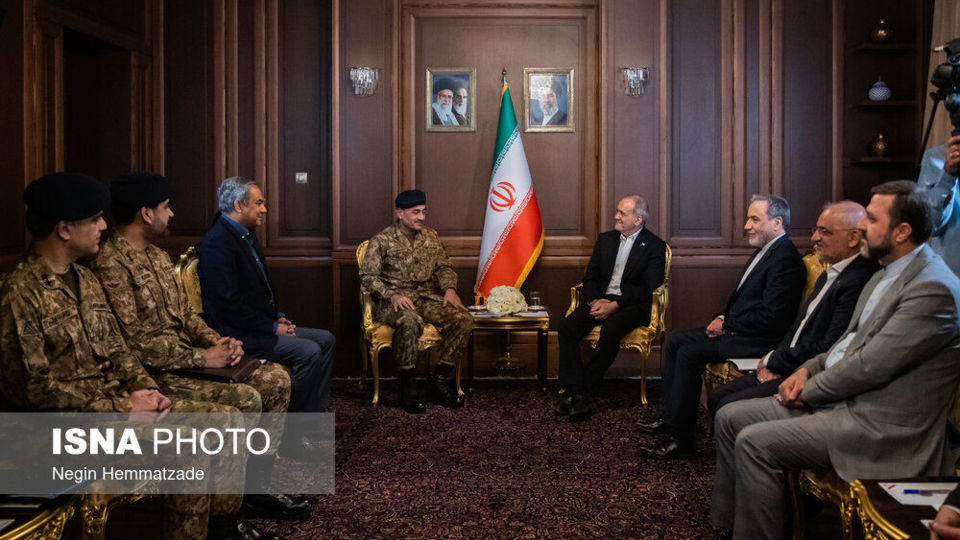 دیدار فرمانده ارتش پاکستان با رئیس جمهور