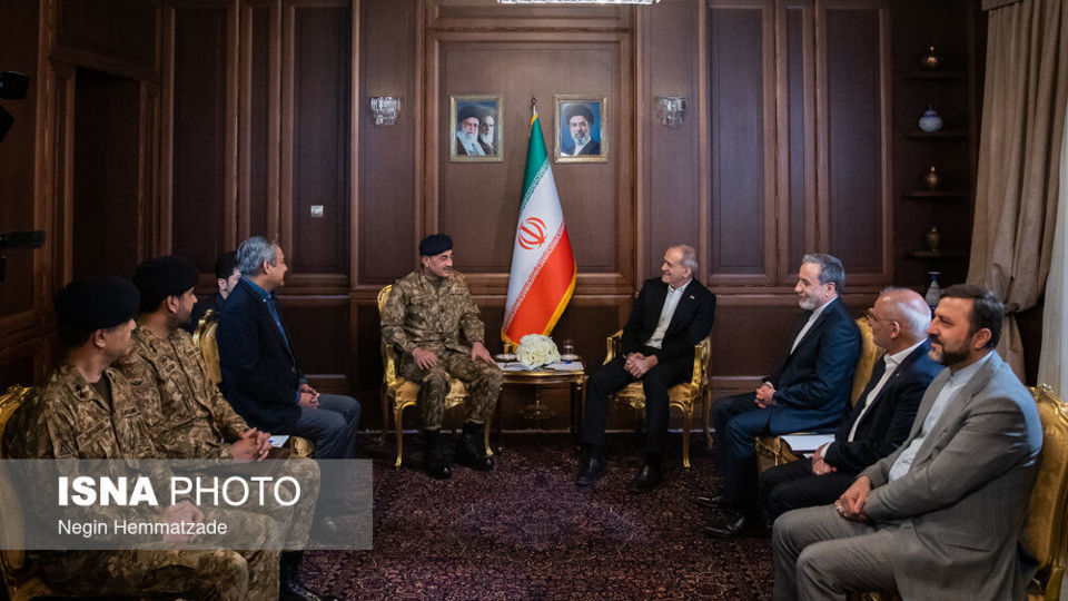 دیدار فرمانده ارتش پاکستان با رئیس جمهور