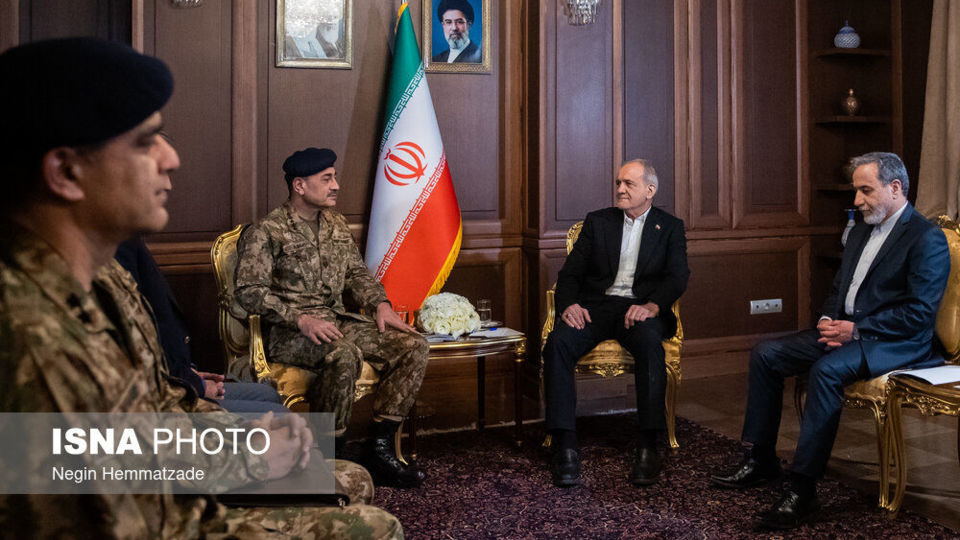 دیدار فرمانده ارتش پاکستان با رئیس جمهور