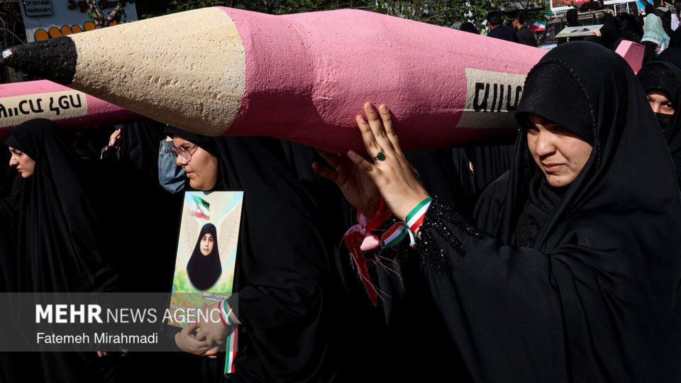 اجتماع بزرگ «دختران جان‌فدای ایران»