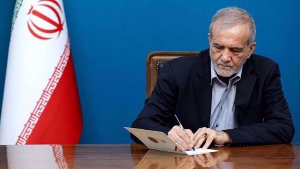 پزشکیان: دولت صیانت از حقوق و معیشت کارگران را وظیفه خود میداند پزشکیان: دولت صیانت از حقوق و معیشت کارگران را وظیفه خود میداند