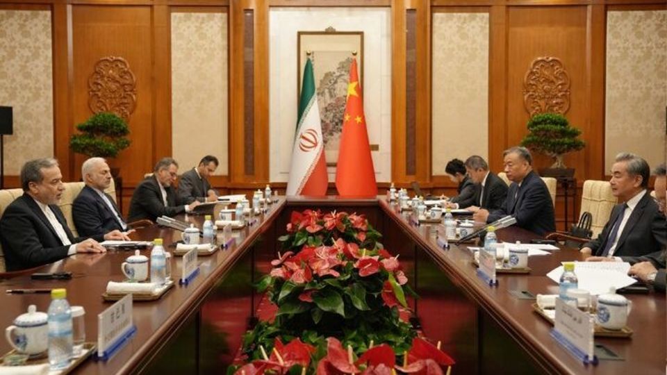 وزیر خارجه چین: جنگ آمریکا و اسرائیل علیه ایران نامشروع و غیرقانونی است وزیر خارجه چین: جنگ آمریکا و اسرائیل علیه ایران نامشروع و غیرقانونی است