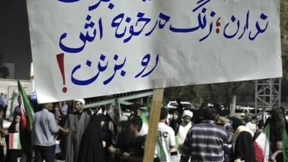 پلاکاردهای معنادار مردم در تجمعات شبانه  