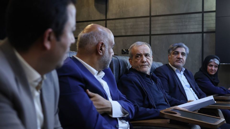 پزشکیان: حمایتهای معیشتی باید هدفمند و مبتنی بر افزایش قدرت خرید دهکهای پایین باشد پزشکیان: حمایتهای معیشتی باید هدفمند و مبتنی بر افزایش قدرت خرید دهکهای پایین باشد