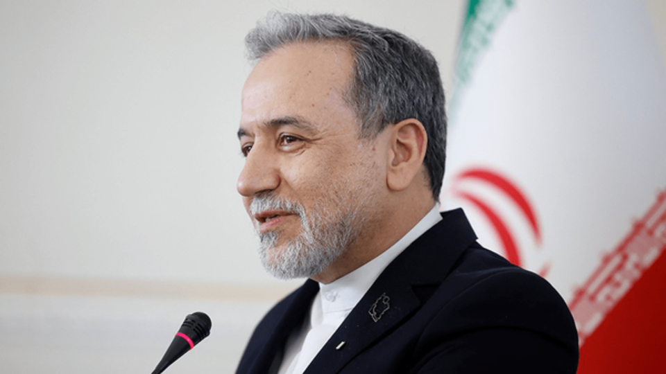 عراقچی: روزی چند بار با فرماندهان نیروهای مسلح در تماس هستیم عراقچی: روزی چند بار با فرماندهان نیروهای مسلح در تماس هستیم