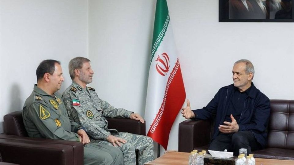 پزشکیان: دولت با تمام ظرفیت از تقویت نیروهای مسلح حمایت میکند پزشکیان: دولت با تمام ظرفیت از تقویت نیروهای مسلح حمایت میکند