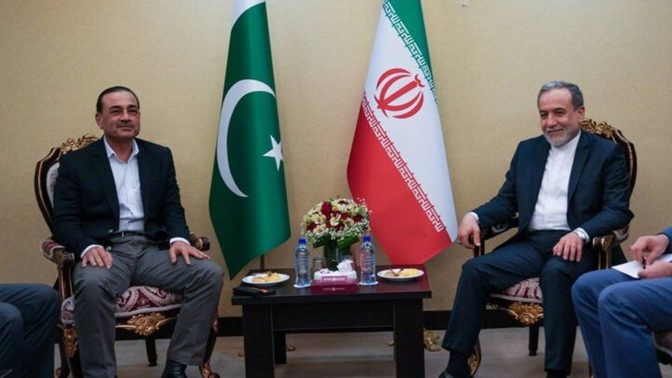 رایزنی چندین ساعته فرمانده ارتش پاکستان با عراقچی رایزنی چندین ساعته فرمانده ارتش پاکستان با عراقچی